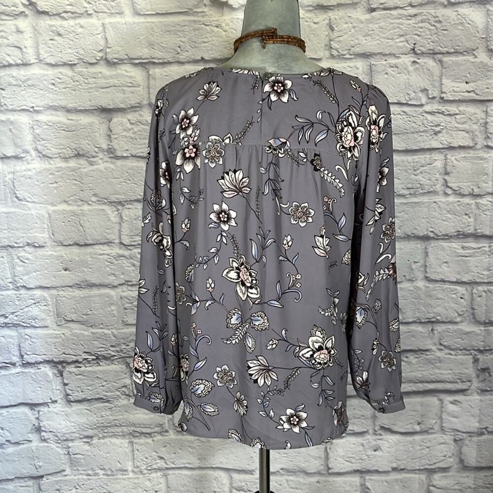 LOFT Lavender and White Floral Blouse - Picture 4 of 8